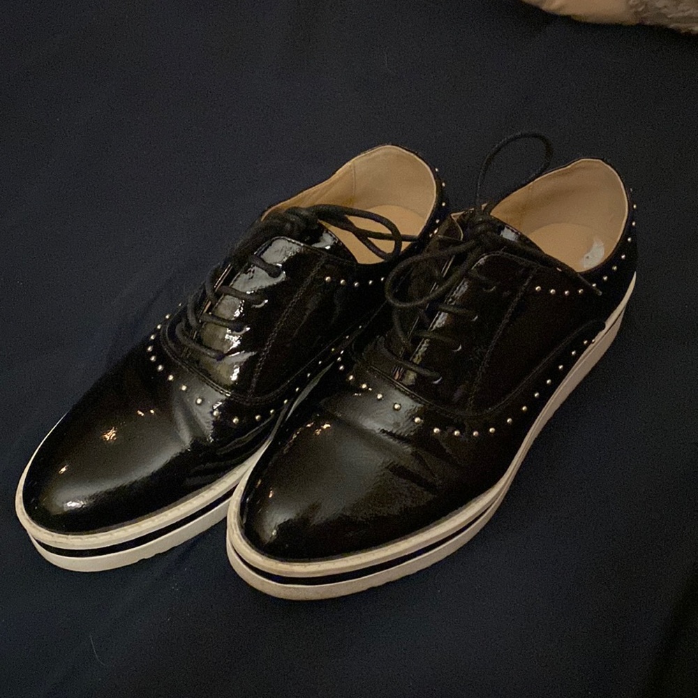 Size nine women’s suit shoe